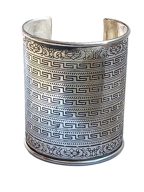 Bracelet manchette en métal argenté