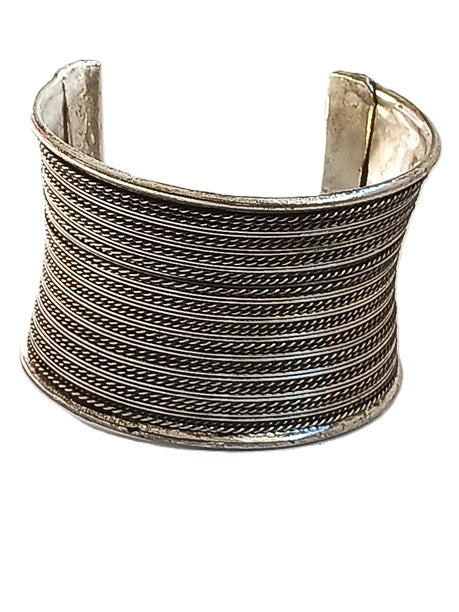 Bracelet manchette en métal argenté
