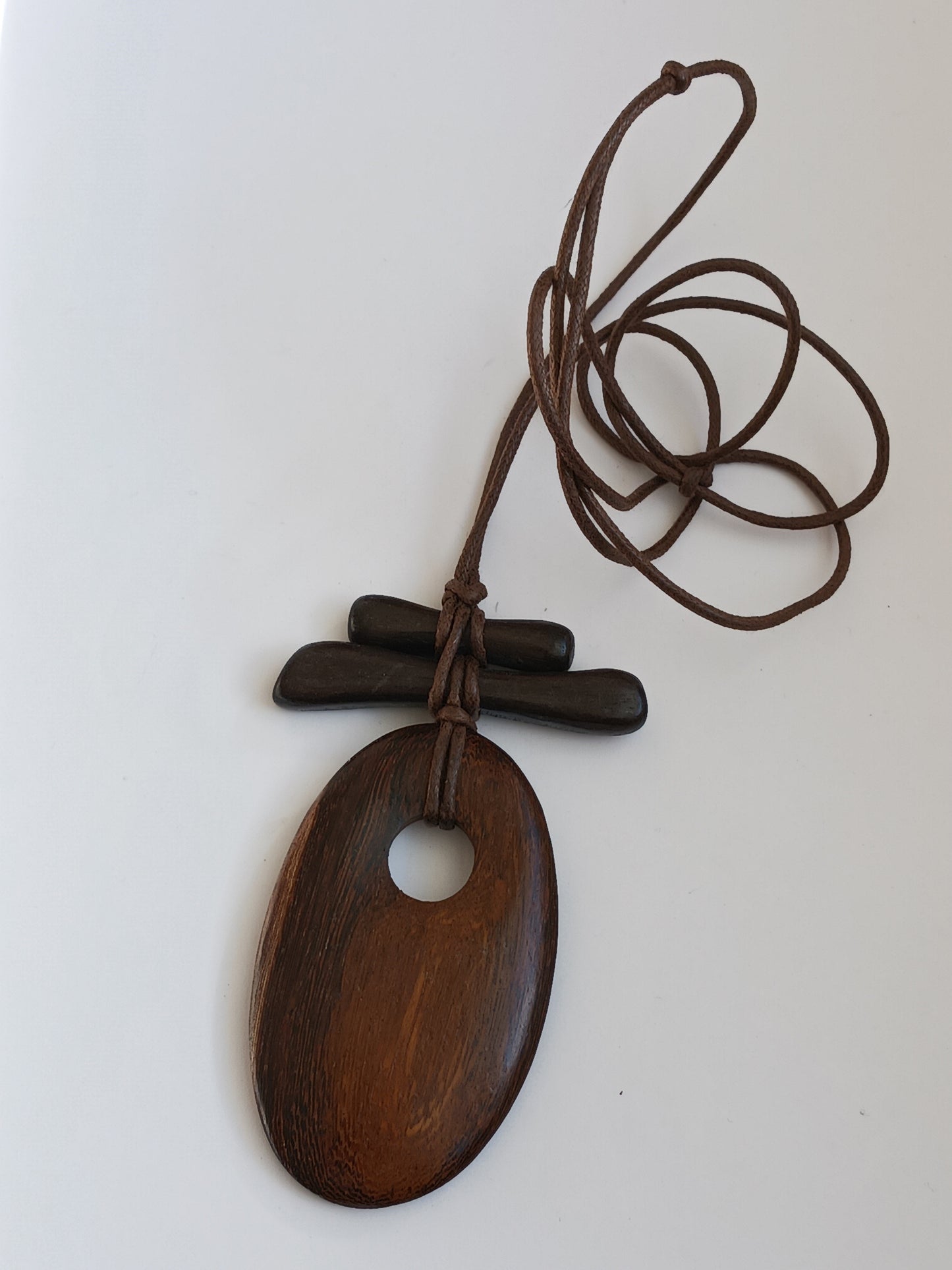 Collier en bois