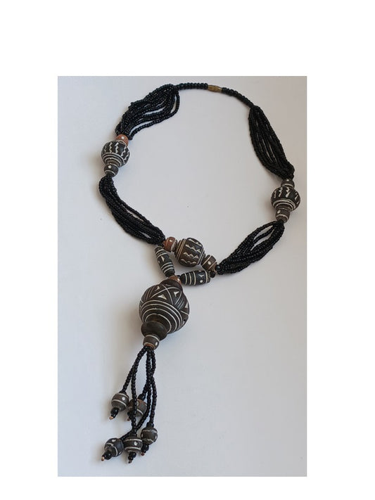 Collier en terre cuite et perles