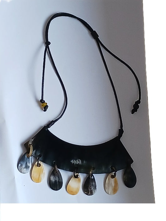 Collier en corne