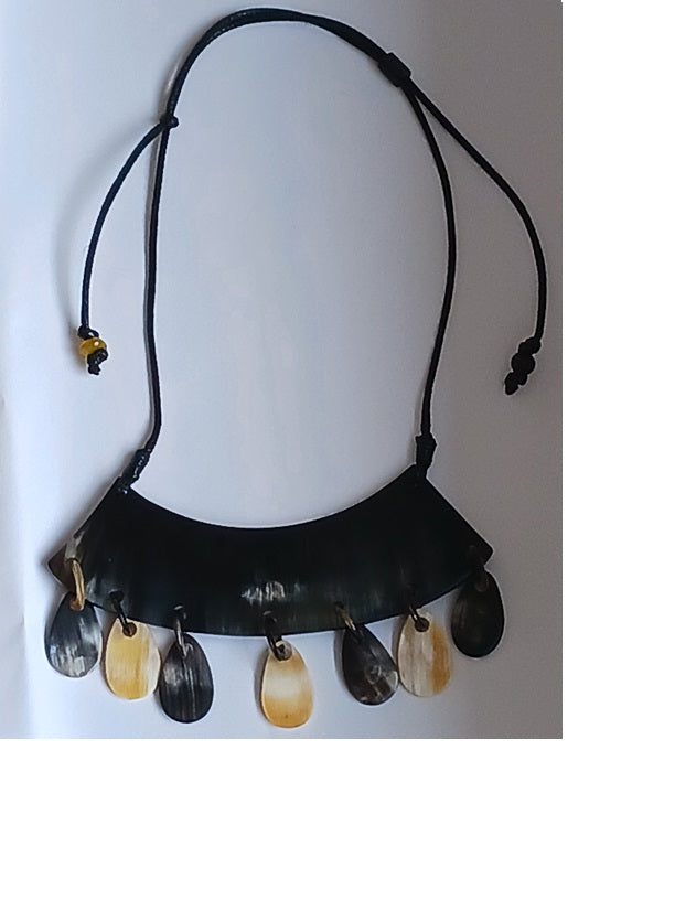 Collier en corne