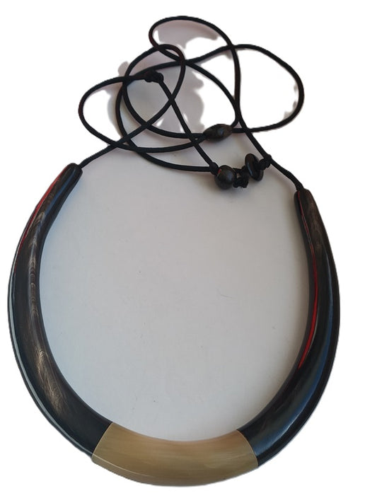 Collier en corne