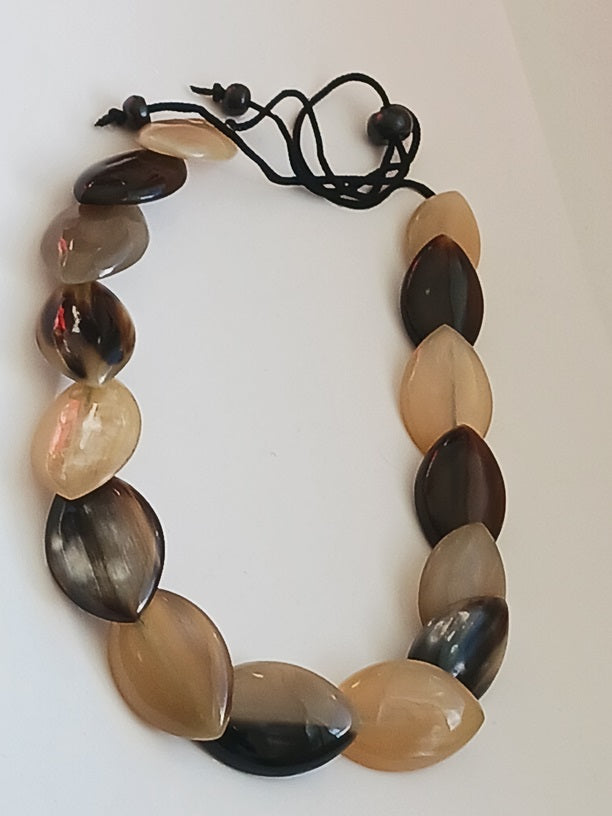 Collier en corne
