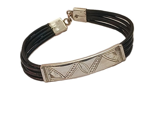 Bracelet touareg en argent avec des cordons en cuir