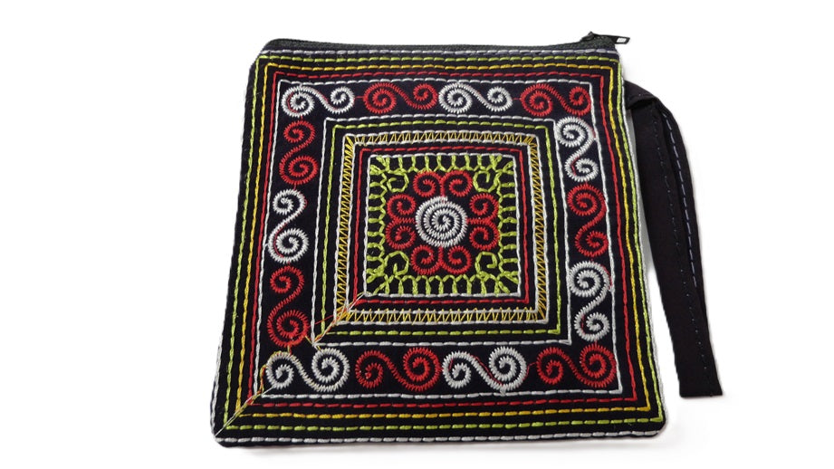 Pochette en tissu brodée