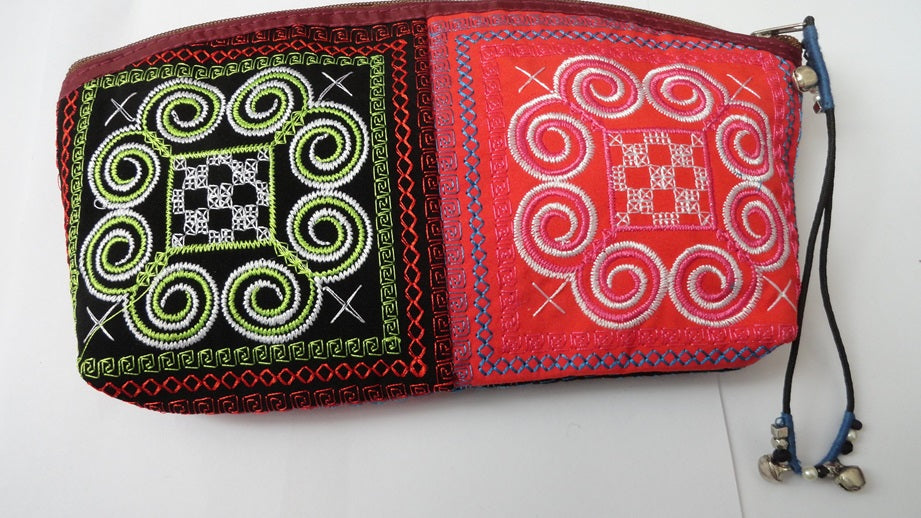 Pochette en tissu brodée