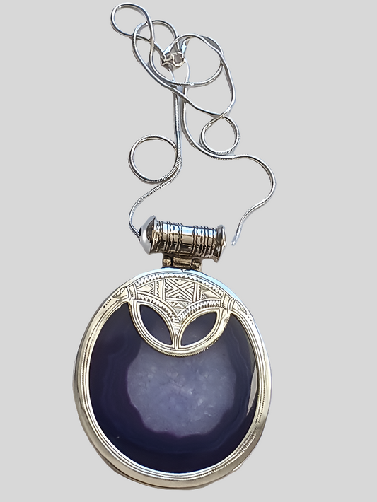 Collier Touareg en argent ciselé et pierre agate