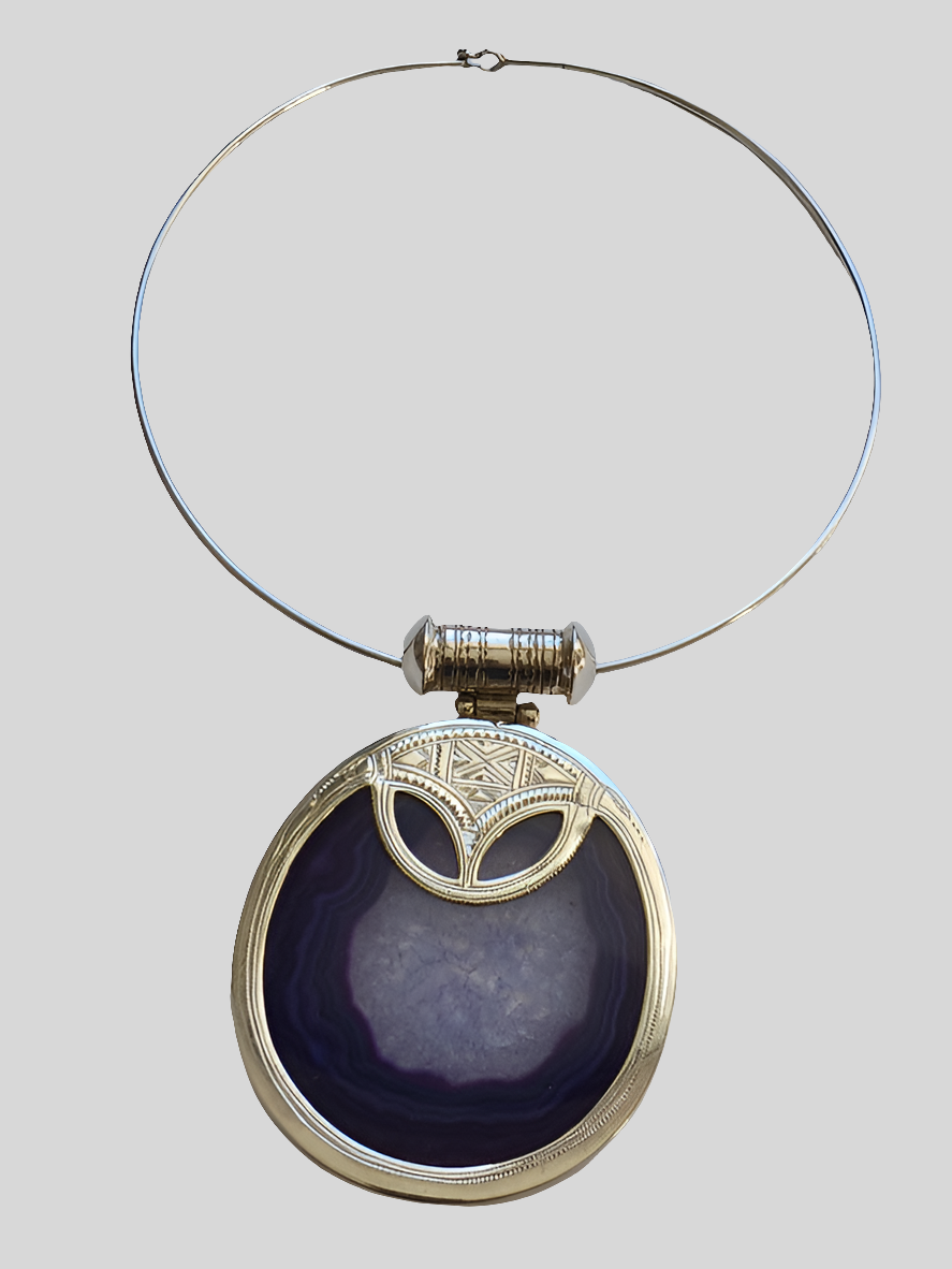 Collier Touareg en argent ciselé et pierre agate