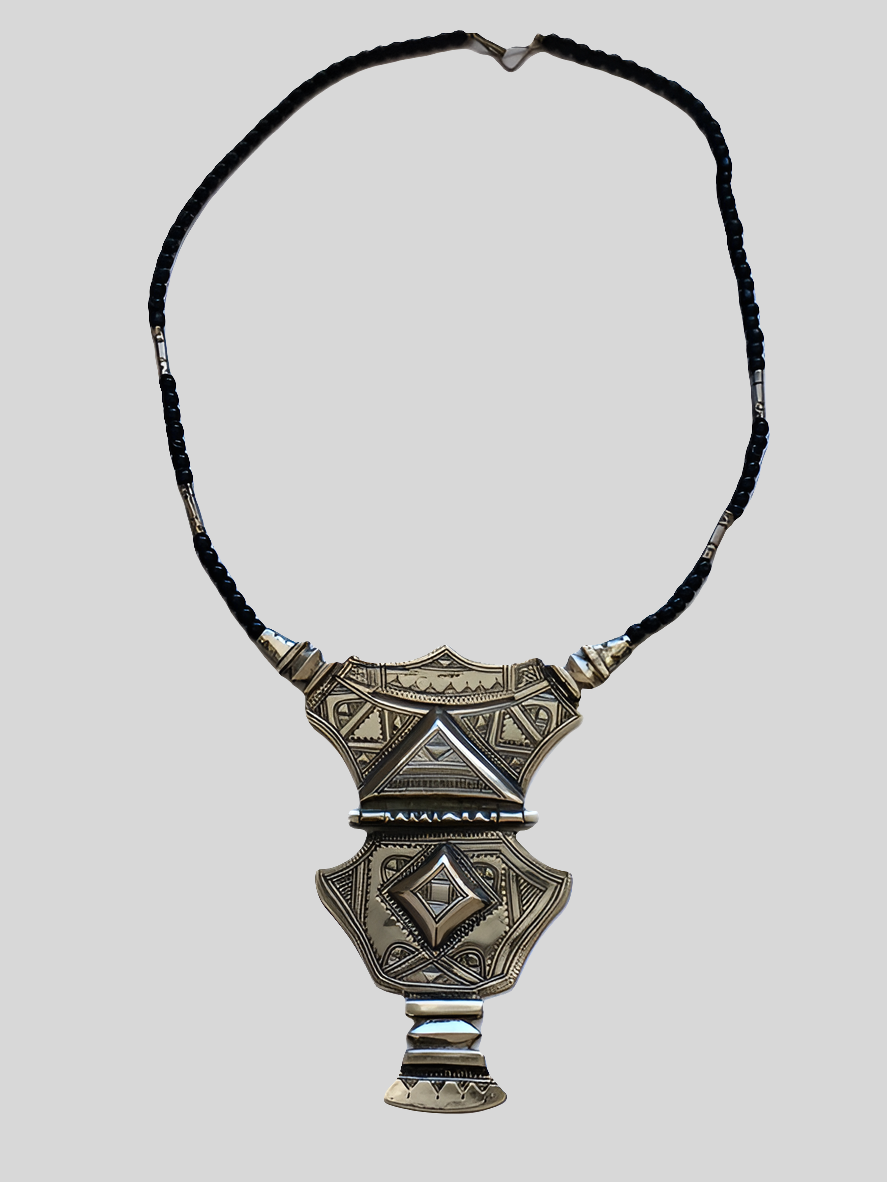 Collier touareg en métal finement ciselé