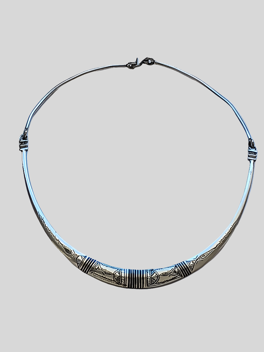 Tuareg necklace in chiseled metal