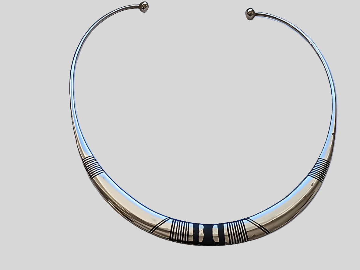 Tuareg necklace in chiseled metal