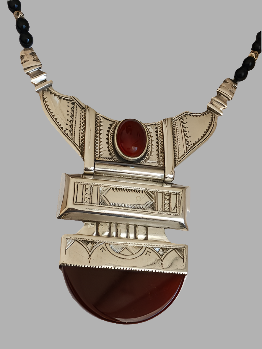 Tuareg necklace in silver and agate stone