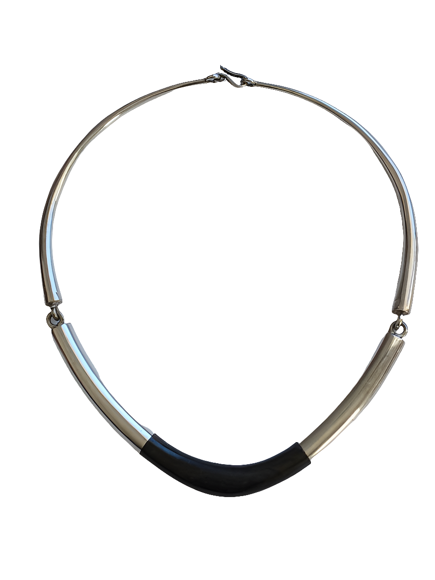 Collier touareg en argent ciselé et bois d'ébène