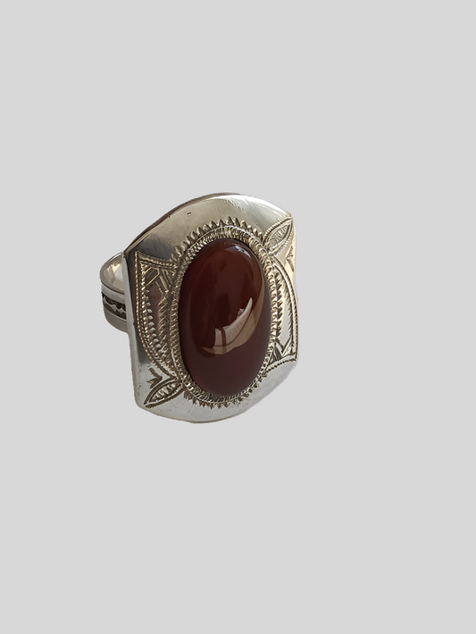 Bague touarègue en argent ciselé  ornée d'une pierre agate