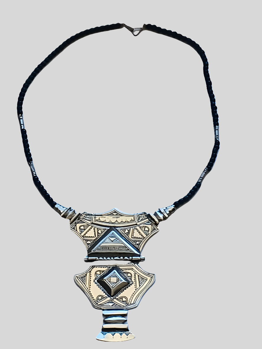 Collier touareg en métal finement ciselé
