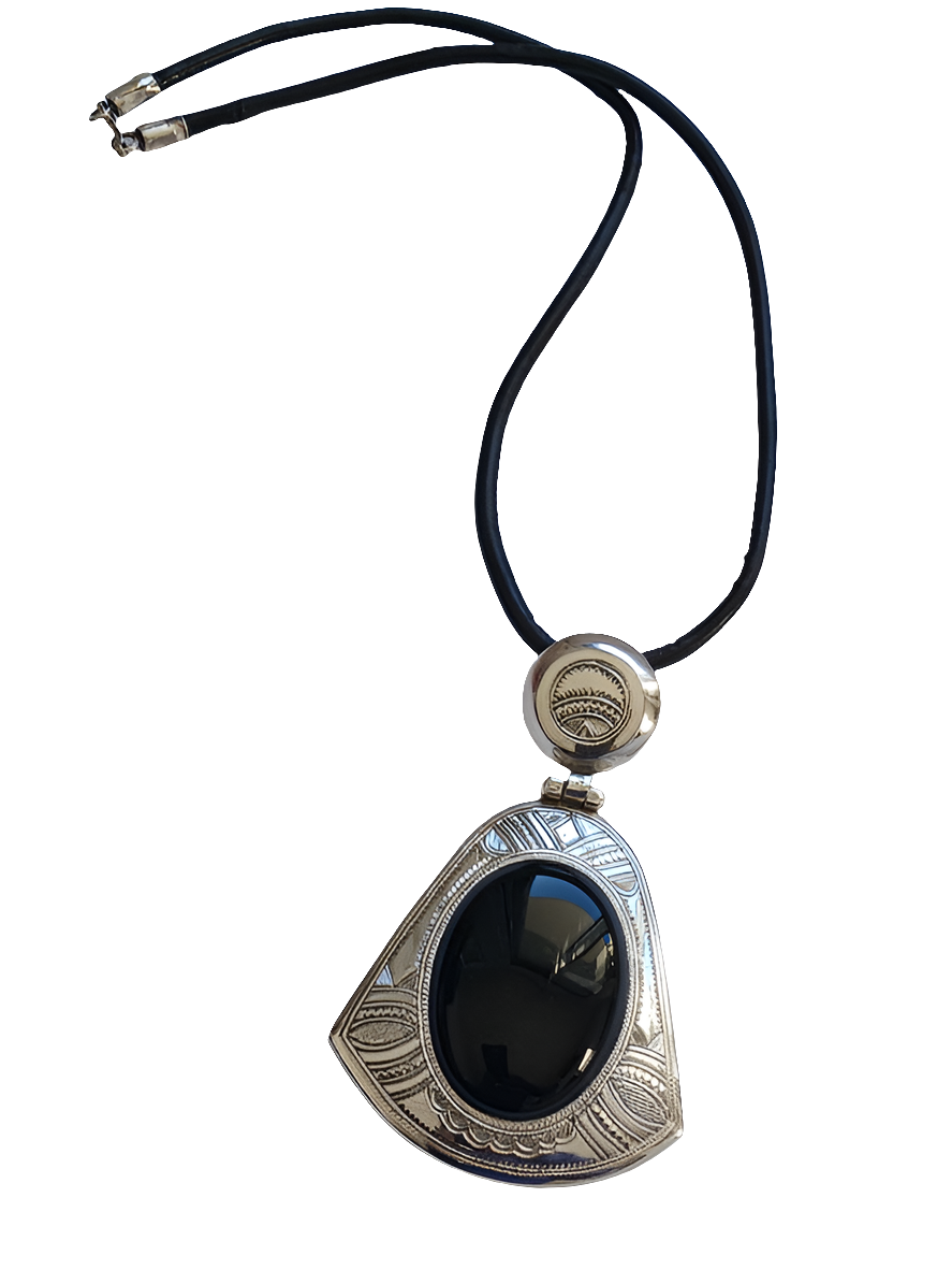 Tuareg necklace in silver and agate stone