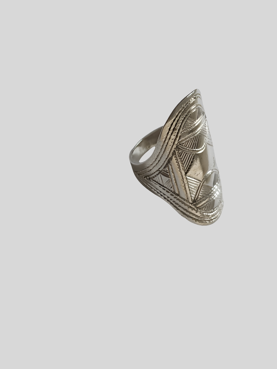 Bague touarègue en argent ciselé