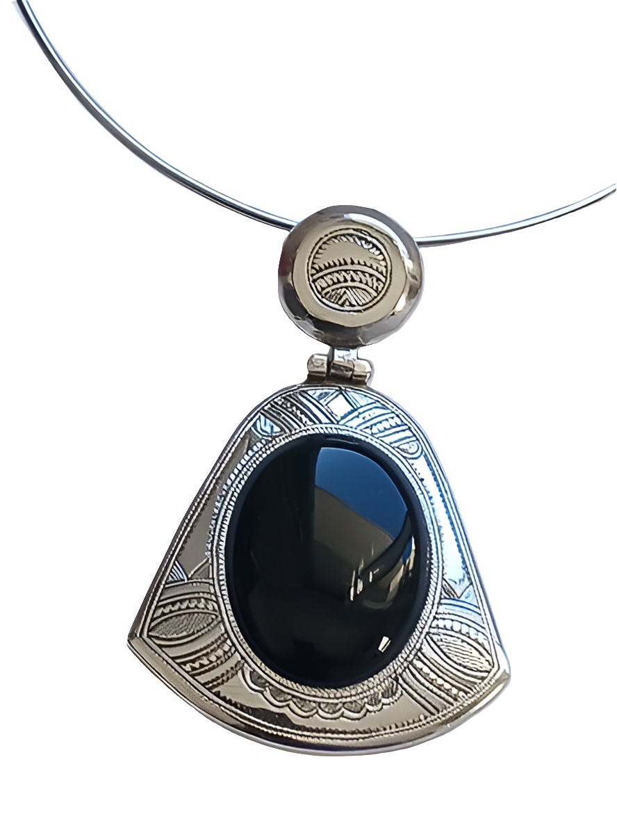 Tuareg necklace in silver and agate stone