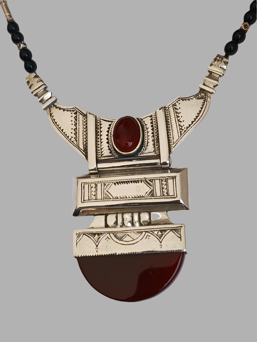 Tuareg necklace in silver and agate stone