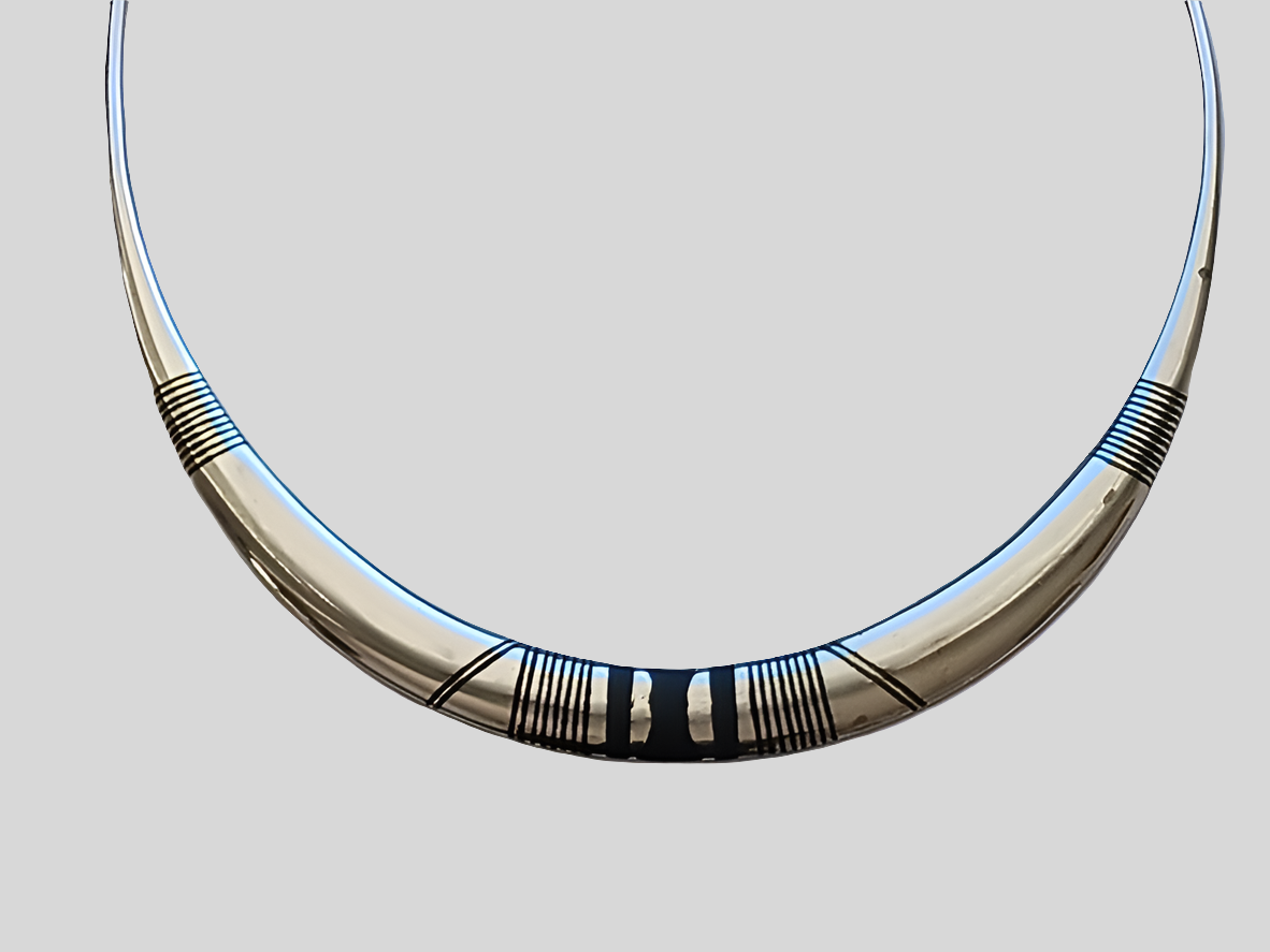 Tuareg necklace in chiseled metal