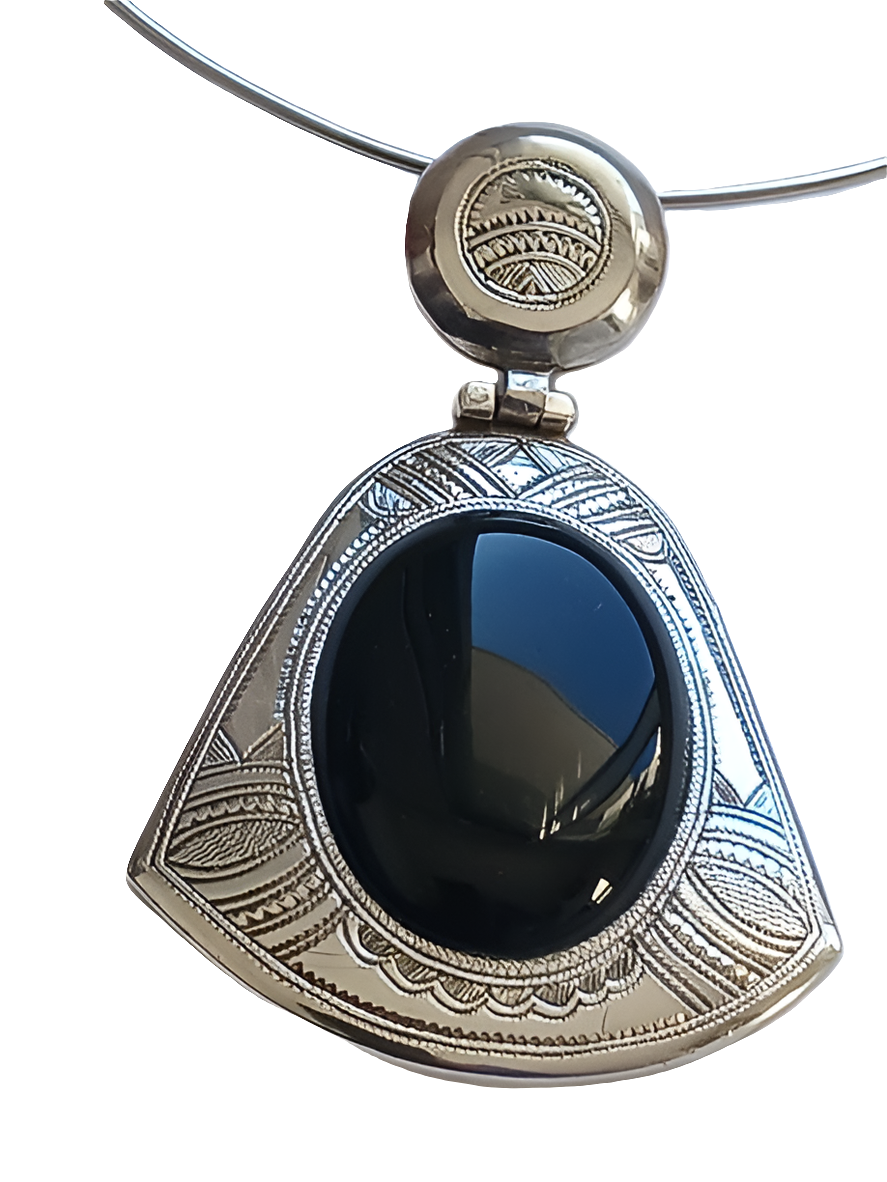 Tuareg necklace in silver and agate stone