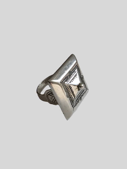 Bague touarègue en argent ciselé