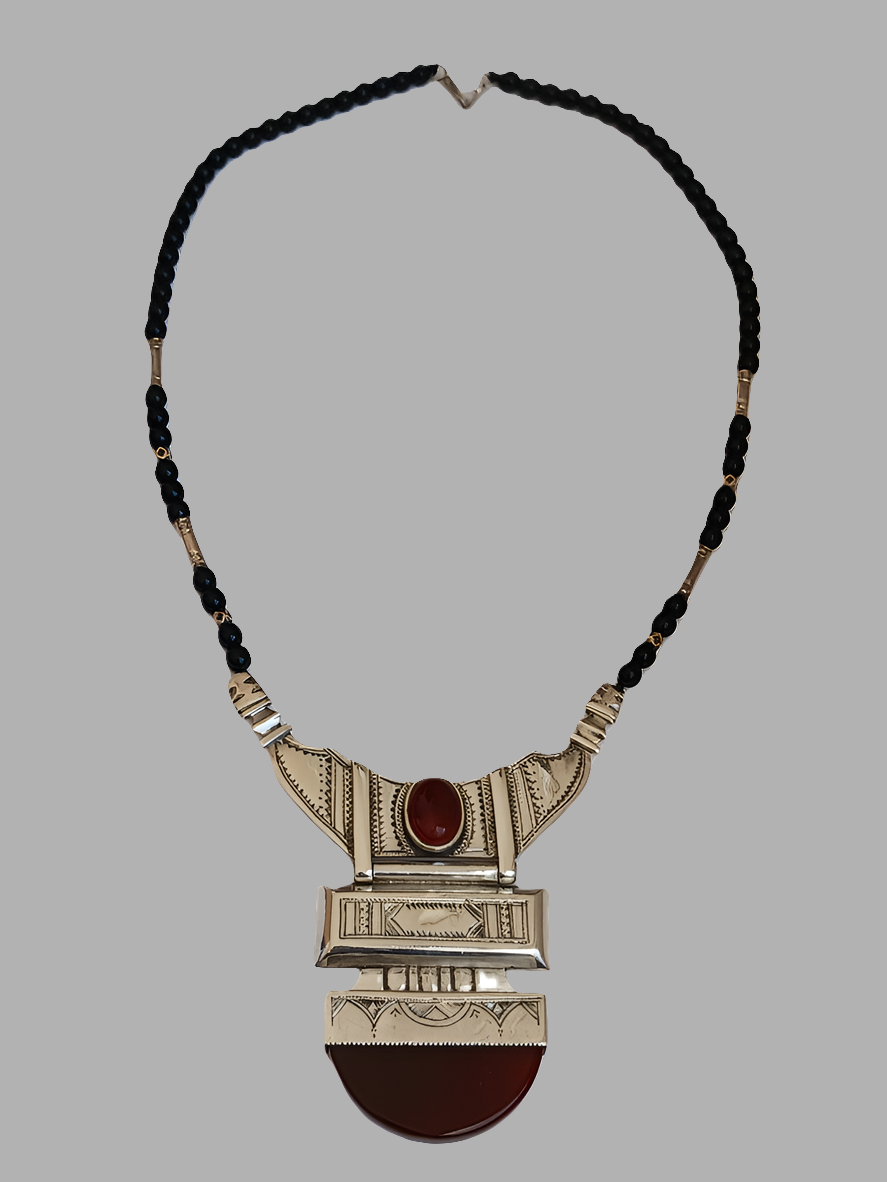 Tuareg necklace in silver and agate stone