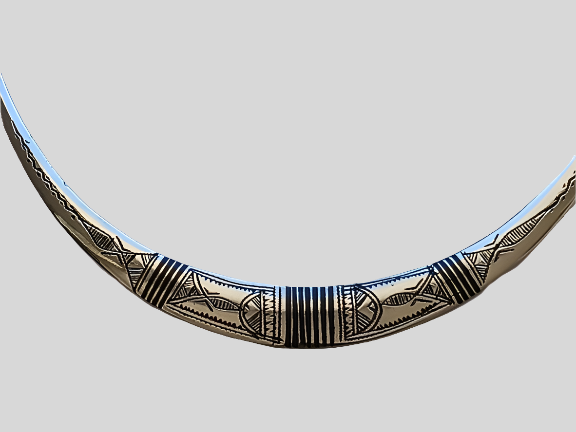 Tuareg necklace in chiseled metal