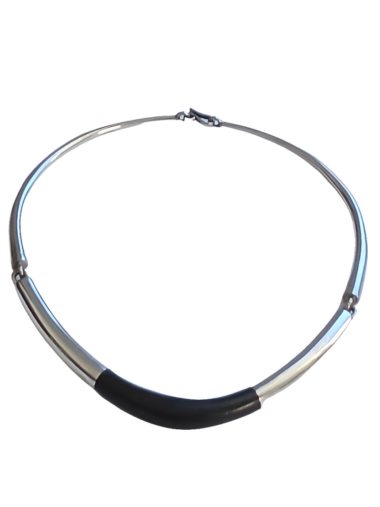 Collier touareg en argent ciselé et bois d'ébène