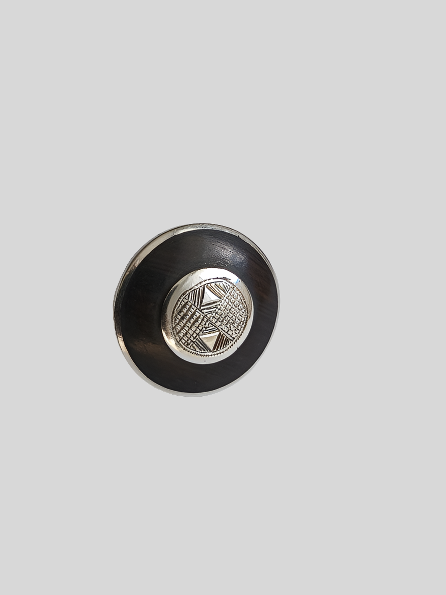 Bague touarègue en argent ciselé et bois d'ébène