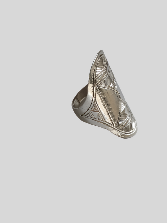 Bague touarègue en argent ciselé