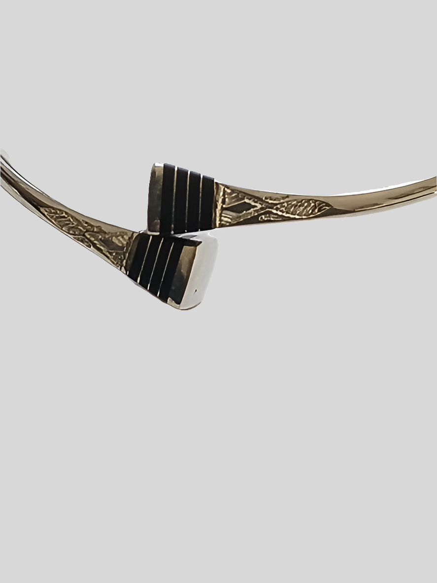 Bracelet touareg en argent ciselé et bois d'ébène