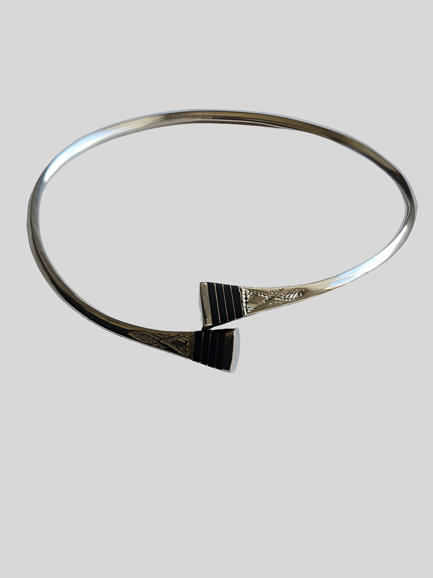 Bracelet touareg en argent ciselé et bois d'ébène