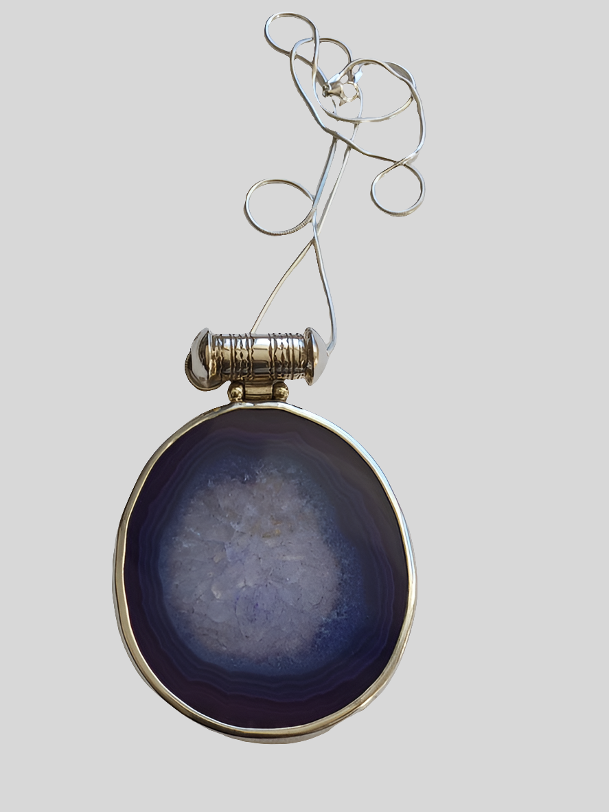 Collier Touareg en argent ciselé et pierre agate