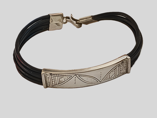 Bracelet touareg en argent avec des cordons en cuir