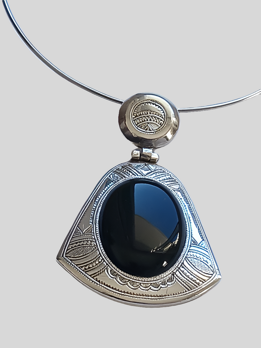 Collier touareg en argent et pierre agate