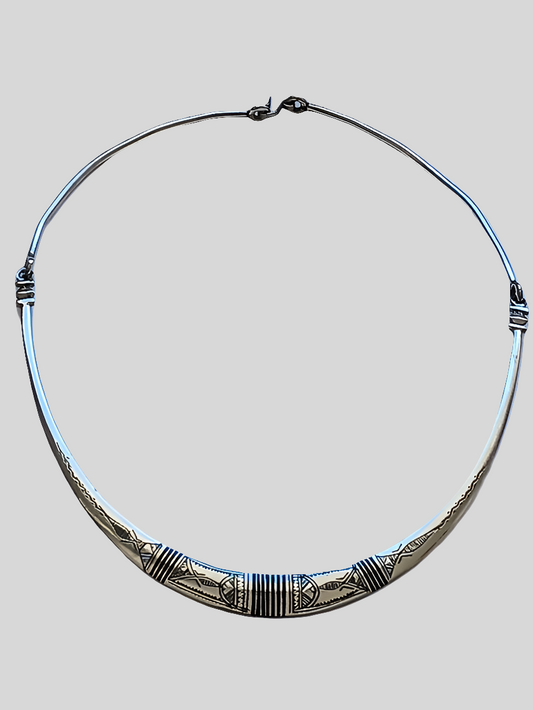 Collier touareg en métal ciselé