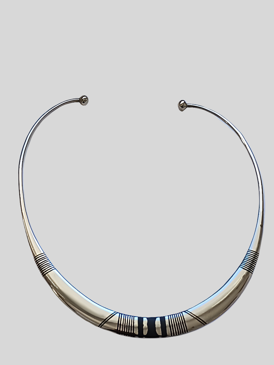 Tuareg necklace in chiseled metal