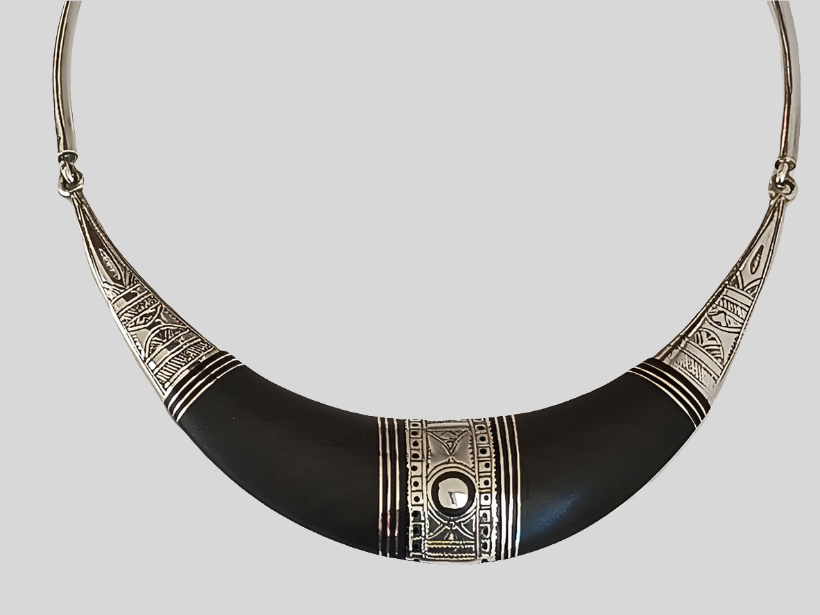 Collier touareg en argent et bois d'ébène