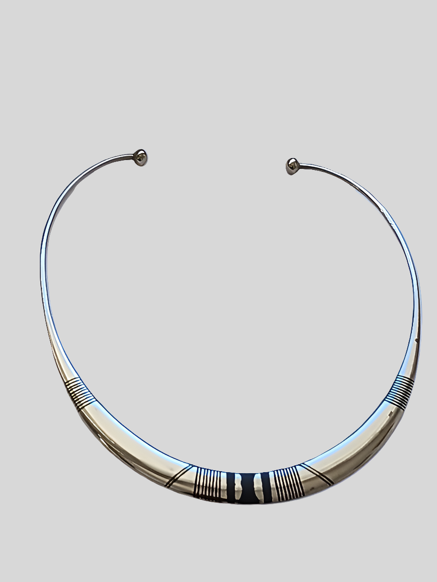 Tuareg necklace in chiseled metal