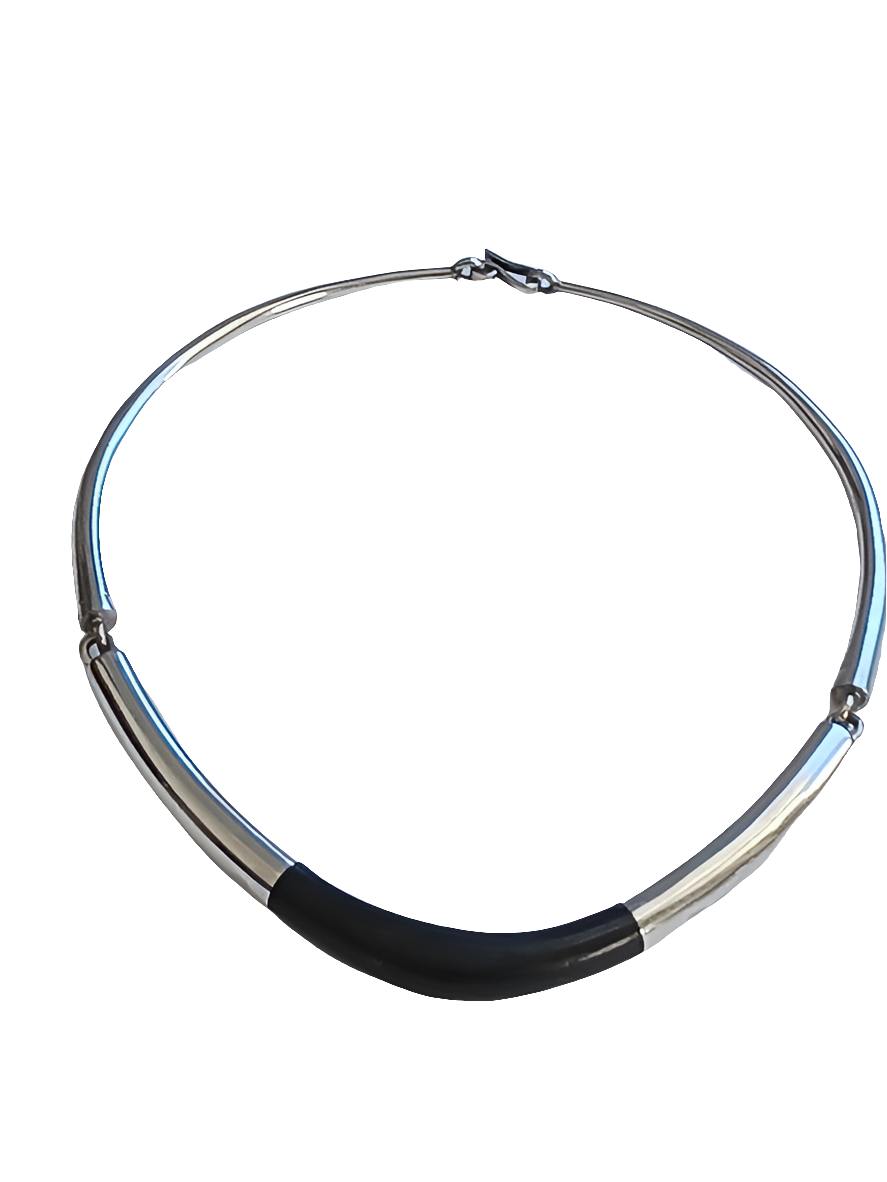 Collier touareg en argent ciselé et bois d'ébène