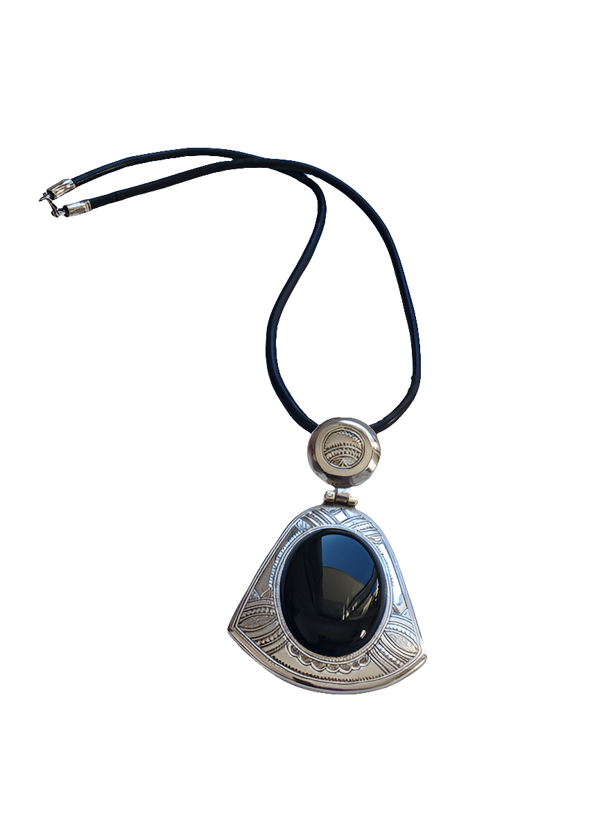 Tuareg necklace in silver and agate stone