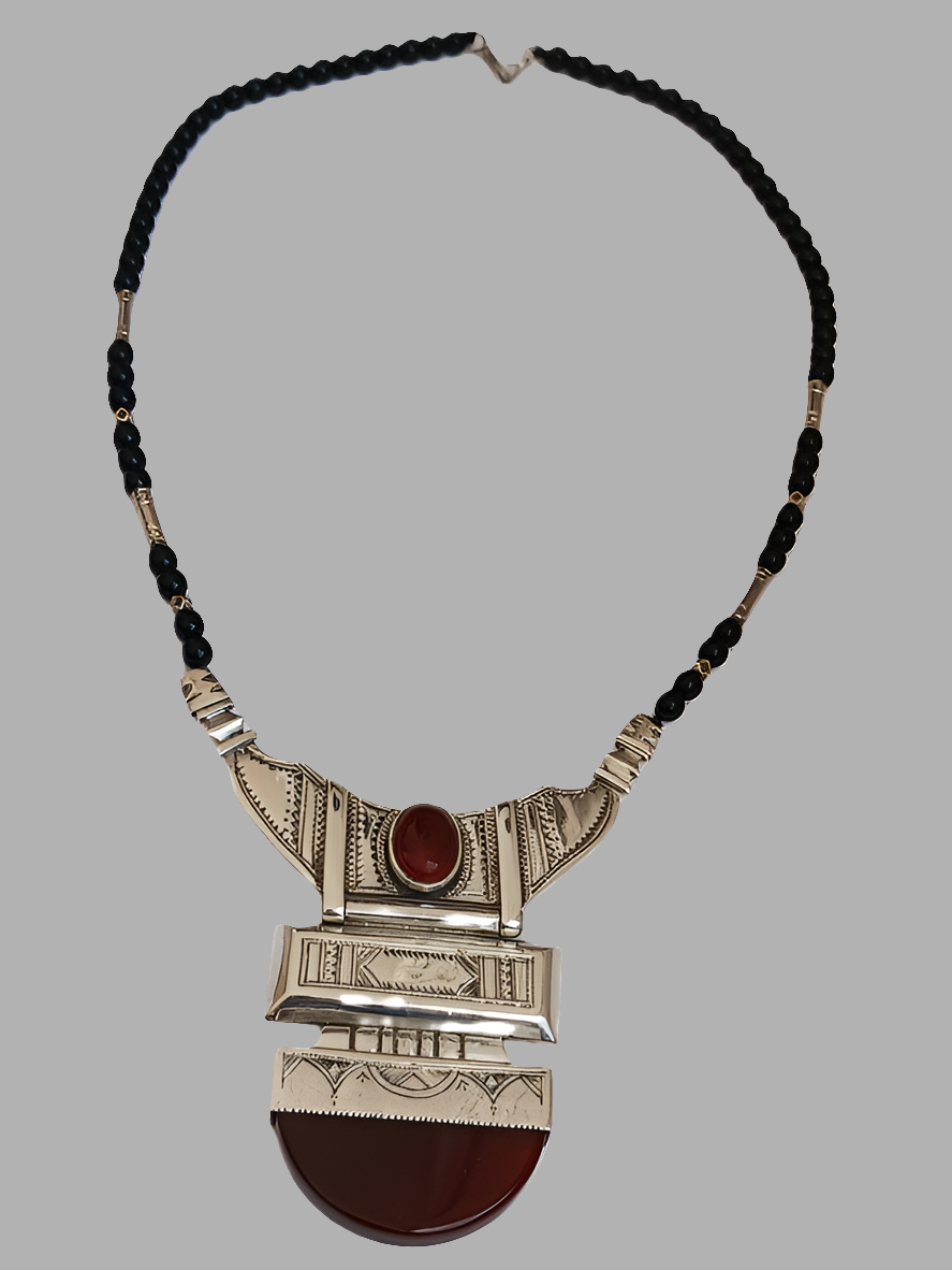 Tuareg necklace in silver and agate stone