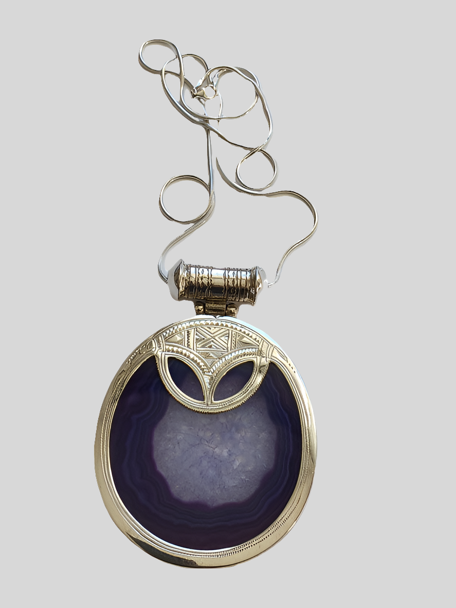 Collier Touareg en argent ciselé et pierre agate
