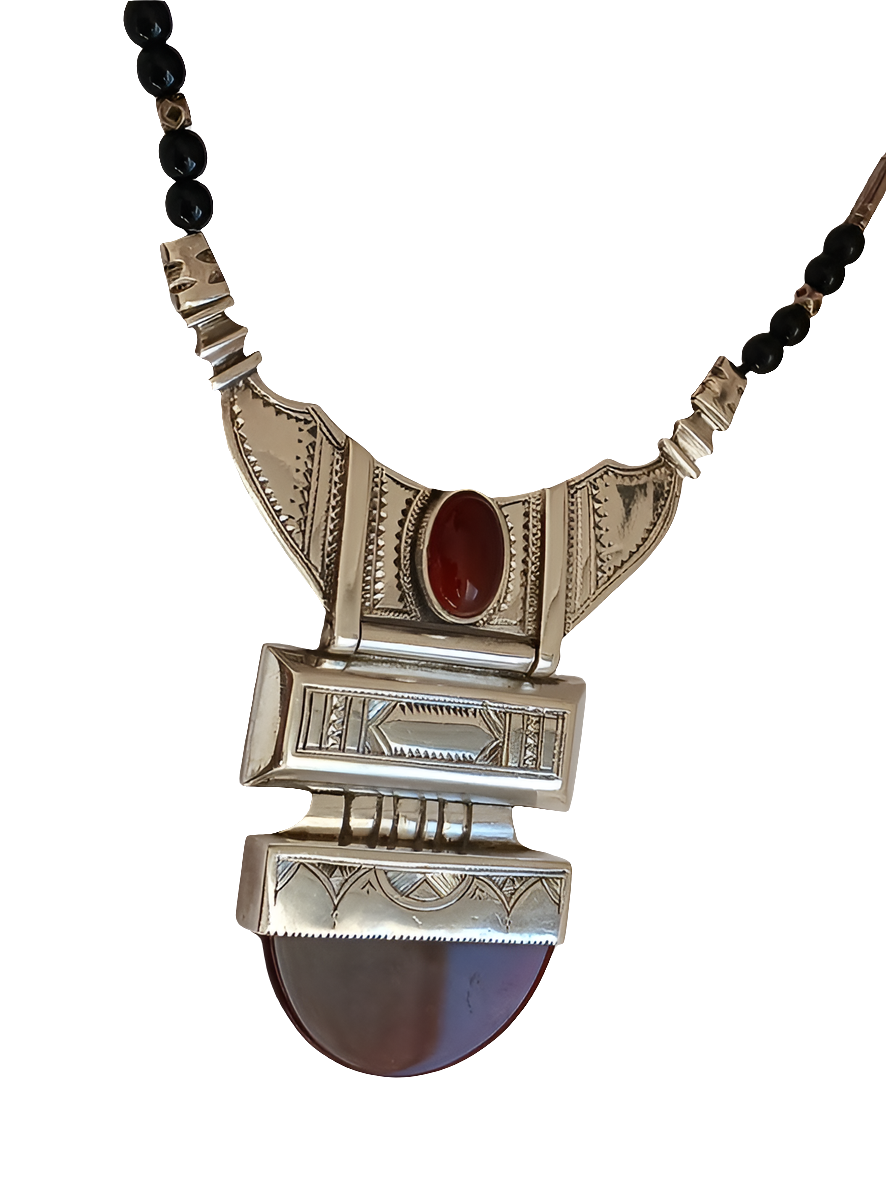 Tuareg necklace in silver and agate stone