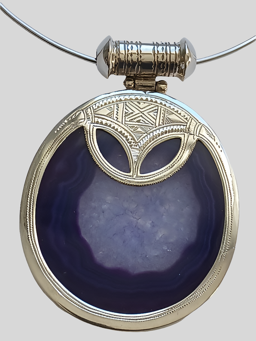 Collier Touareg en argent ciselé et pierre agate