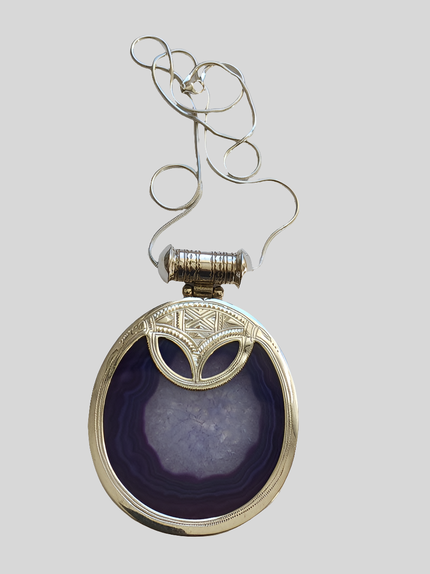 Collier Touareg en argent ciselé et pierre agate
