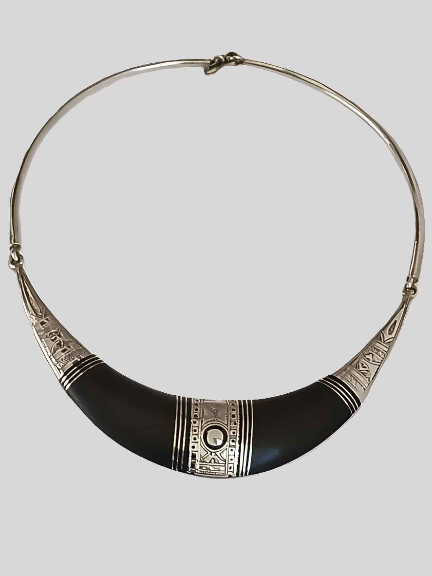 Collier touareg en argent et bois d'ébène